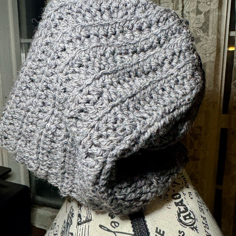 Gray Slouchy Crochet Hat with Chunky Texture and Relaxed Fit